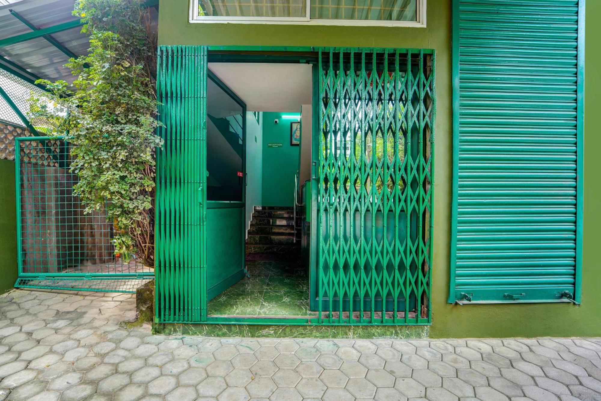 Super Hotel O Vennala Near Palarivattom Kochi Exterior photo