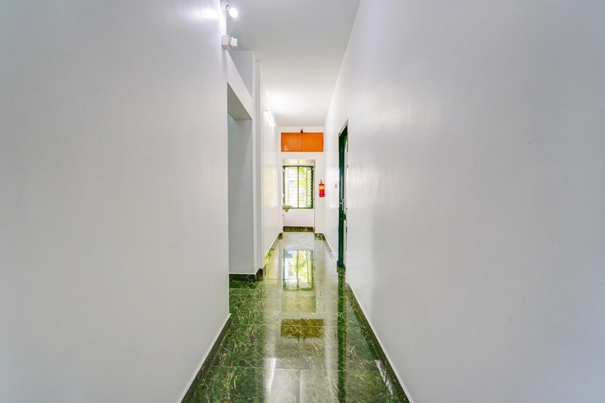 Super Hotel O Vennala Near Palarivattom Kochi Exterior photo