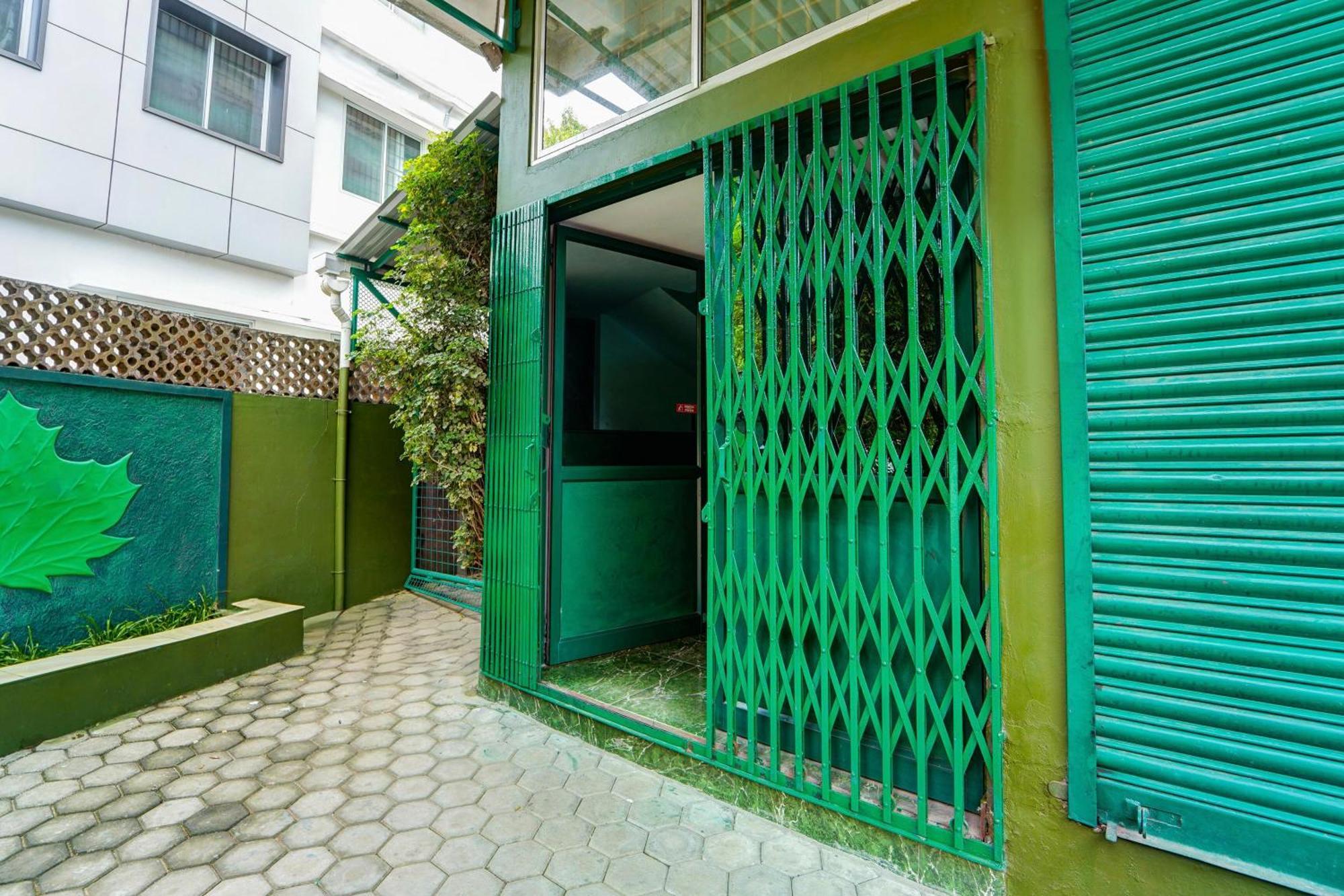 Super Hotel O Vennala Near Palarivattom Kochi Exterior photo