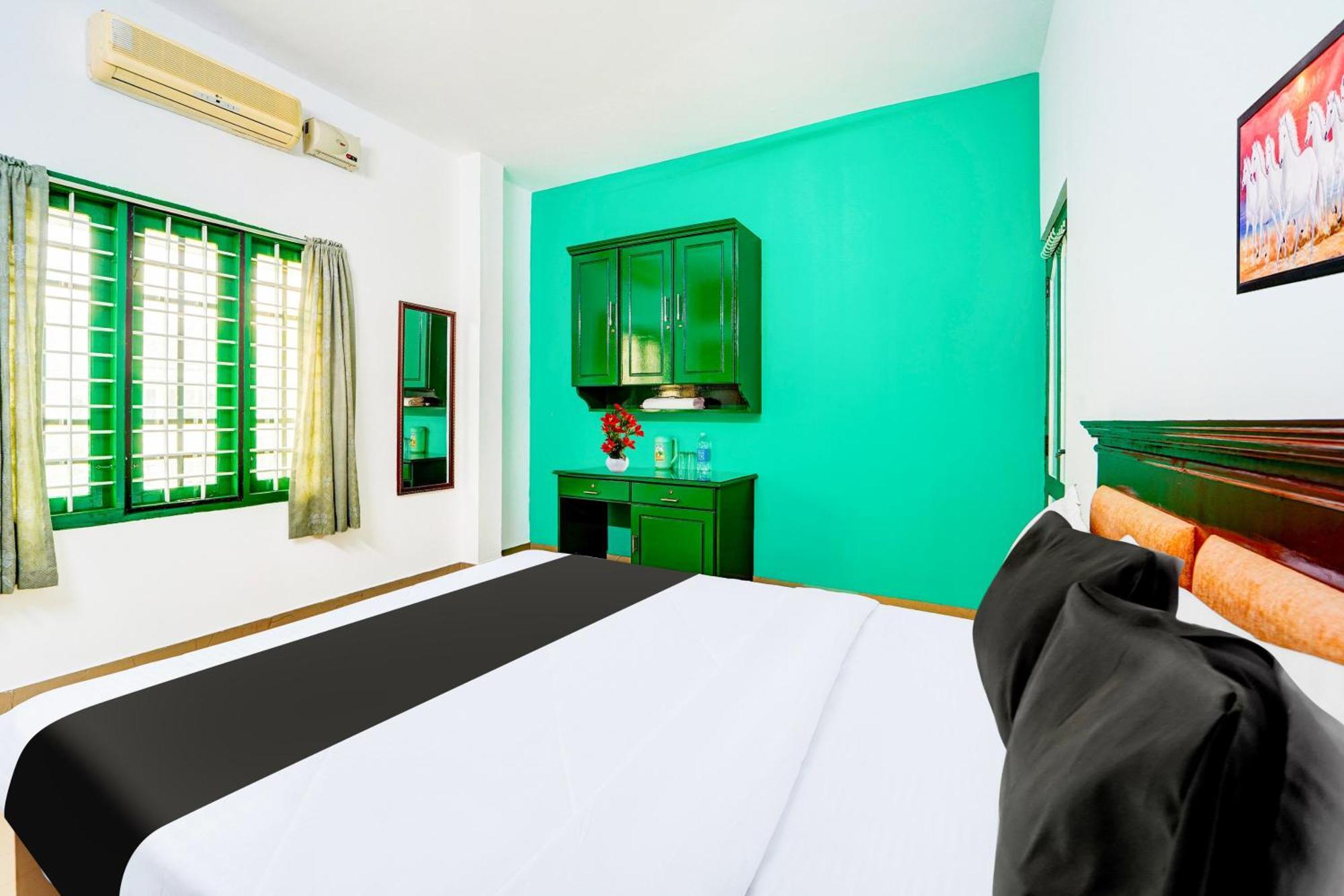 Super Hotel O Vennala Near Palarivattom Kochi Exterior photo